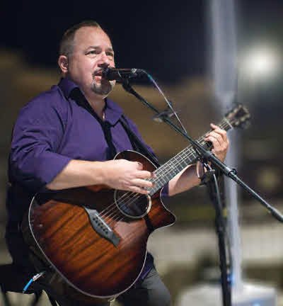 Kimi & Mike Scoustic Duo (Talent: Michael Charron)